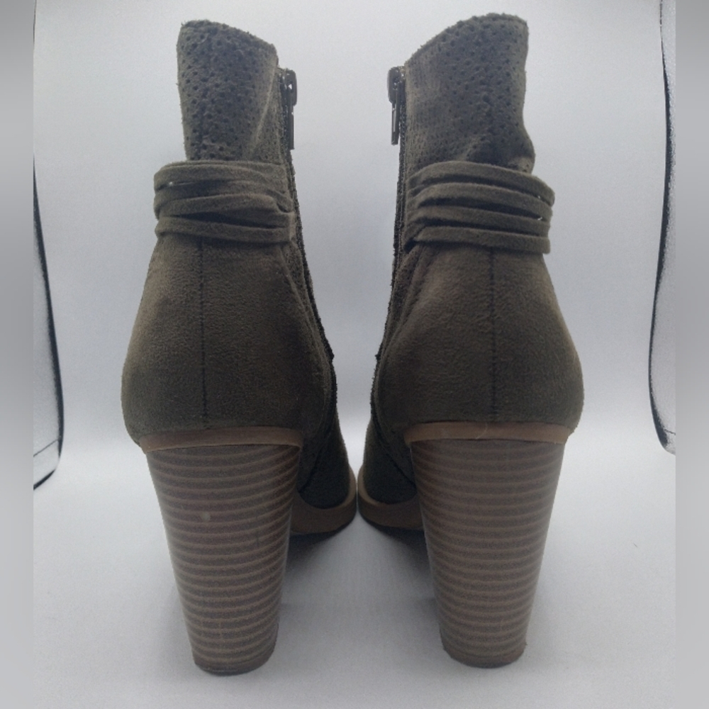 🎉SALE Soda  Green faux suede boots - Picture 8 of 9